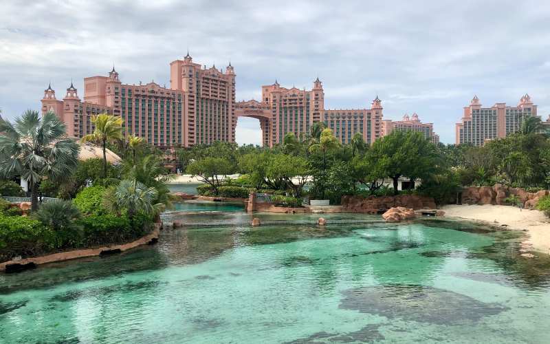 洋書 Tax Haven Banks and US Tax Compliance Tax havens cost governments $200 billion a year. It's time